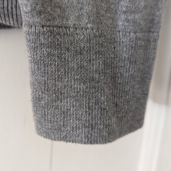 Banana Republic Grey Chevron Knit Sweater Size L - Picture 9 of 11
